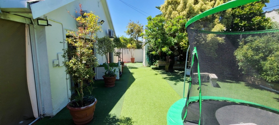 3 Bedroom Property for Sale in Cravenby Western Cape